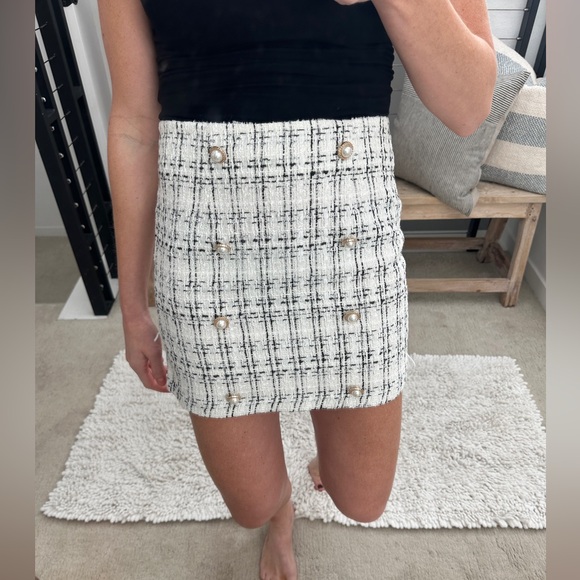 Amazon White & Black Tweed Mini Skirt w/ Pearl Button Detail Holiday Festive S - Picture 4 of 9